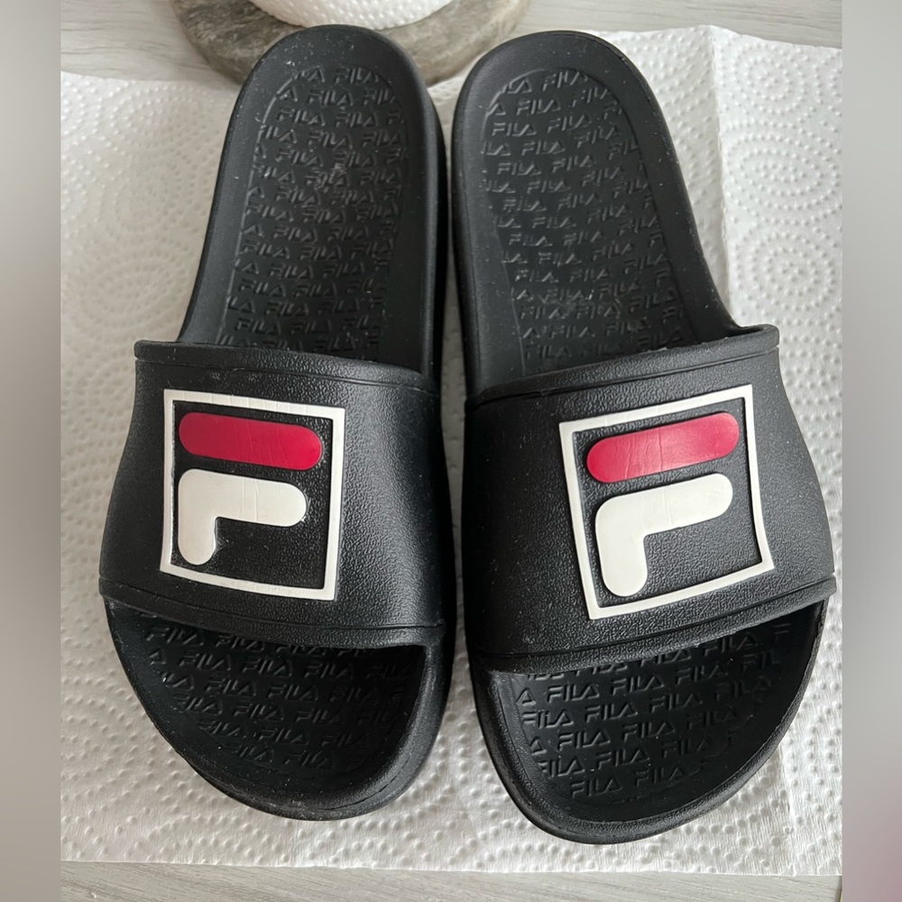 Fila slides
